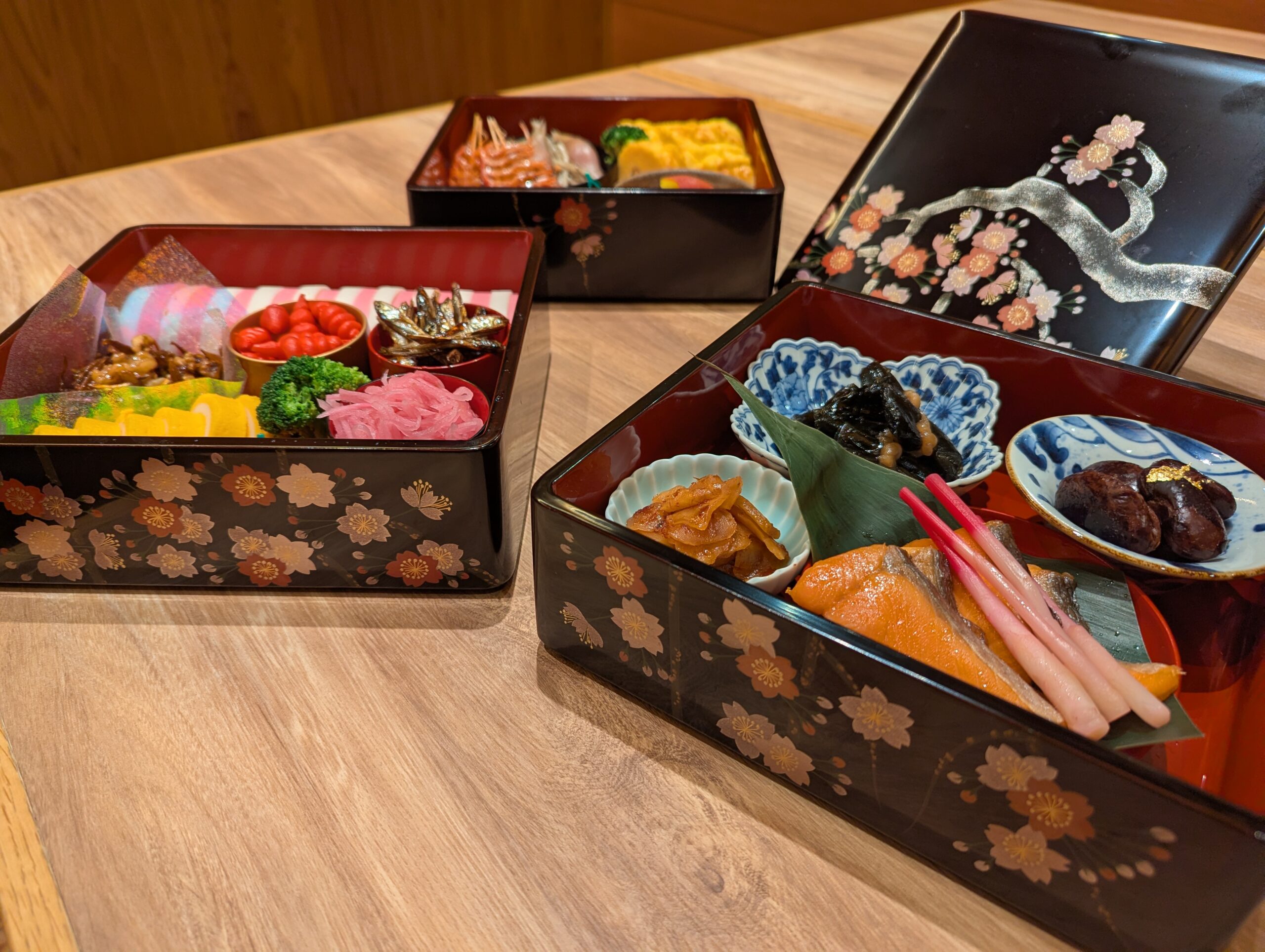 秋田県湯沢市の川連漆器を使用しています。 - 世田谷区民健康村